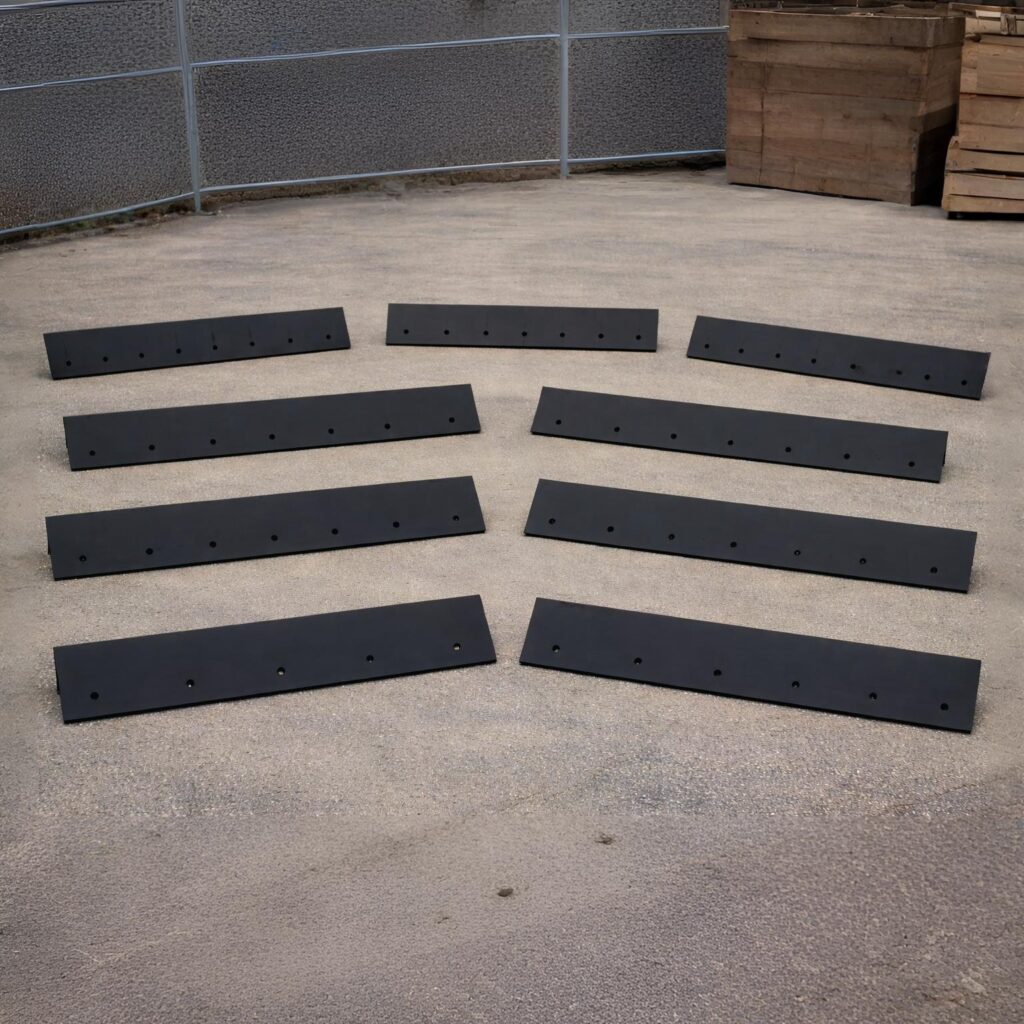 Lâminas para caçamba – Garantem melhor nivelamento e corte do material, aumentam a eficiência da operação e protegem a concha contra desgaste prematuro